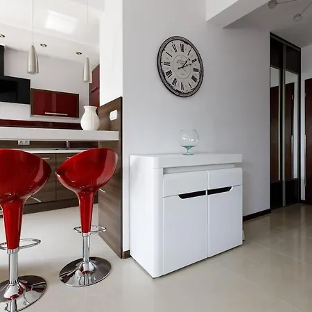 Urban Chic - Great Location - 2 Bedrooms& Legnicka