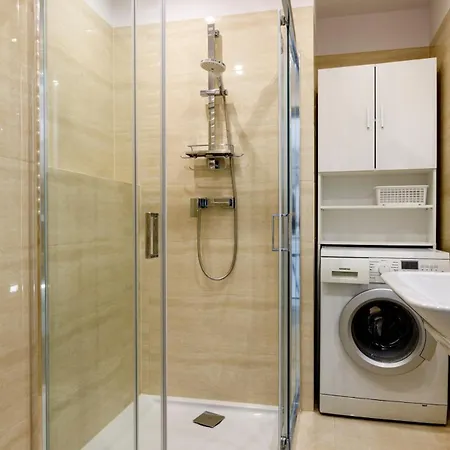 Urban Chic - Great Location - 2 Bedrooms& Legnicka *